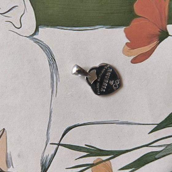 Silver pendant without stones