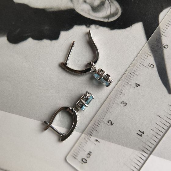 Серебряные серьги с топазом 2.68ct, фианитами