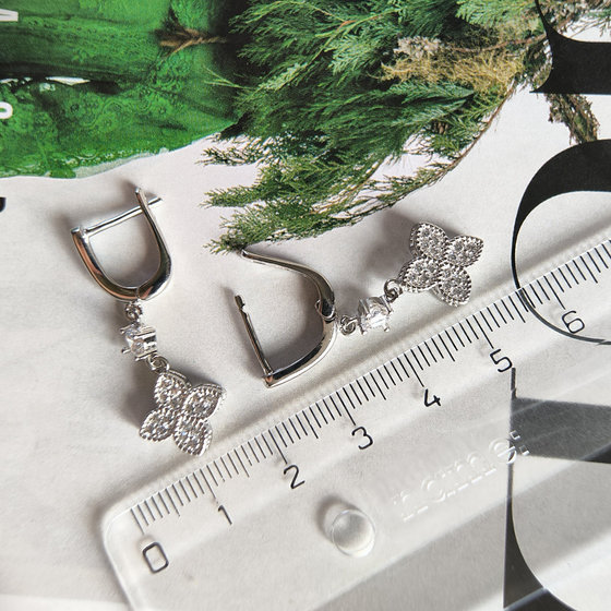 Серебряные серьги с фианитами