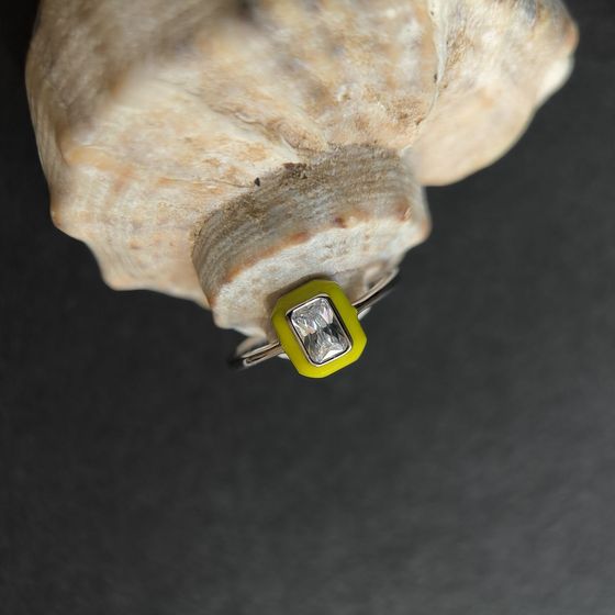 Silver ring with phianites, semallu