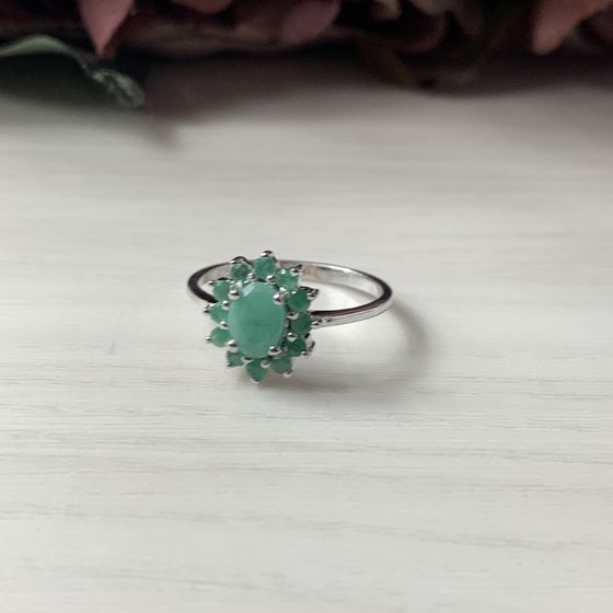 Серебряное кольцо с изумрудом 3.857ct
