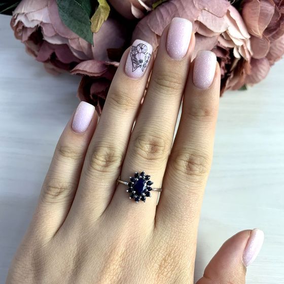 Silver ring with a 1.64-carat sapphire