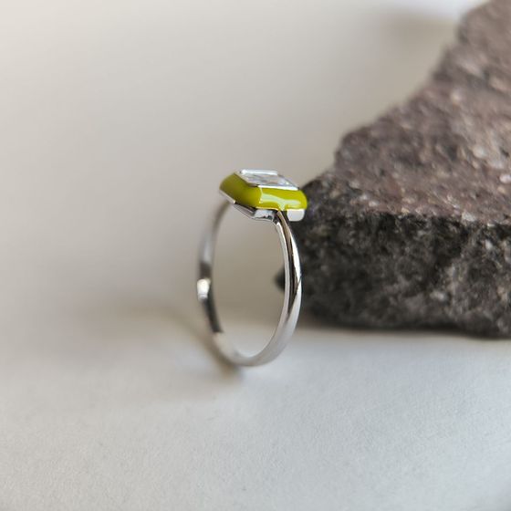 Silver ring with phianites, semallu