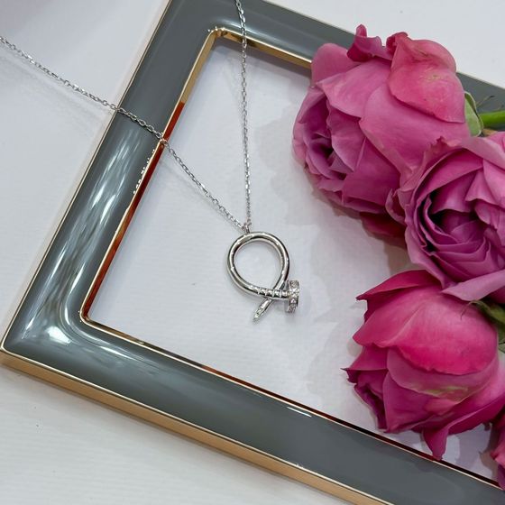 Silver necklace with phianites
