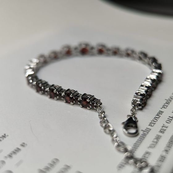 Серебряный браслет с гранатом 9.14ct