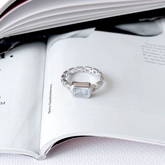 Серебряное кольцо с топазом 1.7ct
