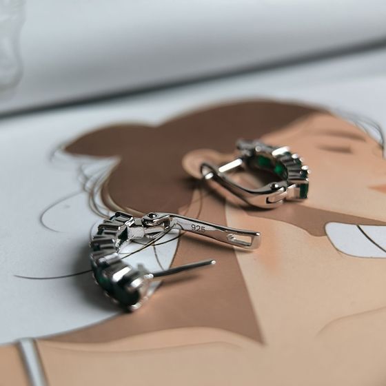 Silver earrings with 1.33 carats of agate