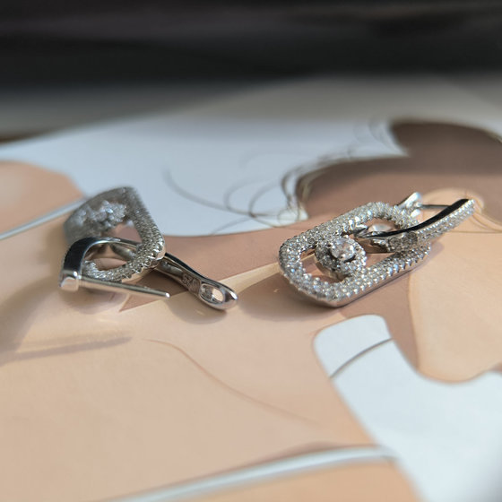 Серебряные серьги с фианитами