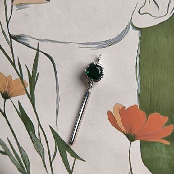 Silver pendant with a 0.95-carat nano emerald