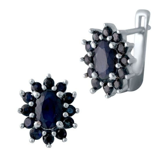 Silver earrings with a 3.278-carat sapphire