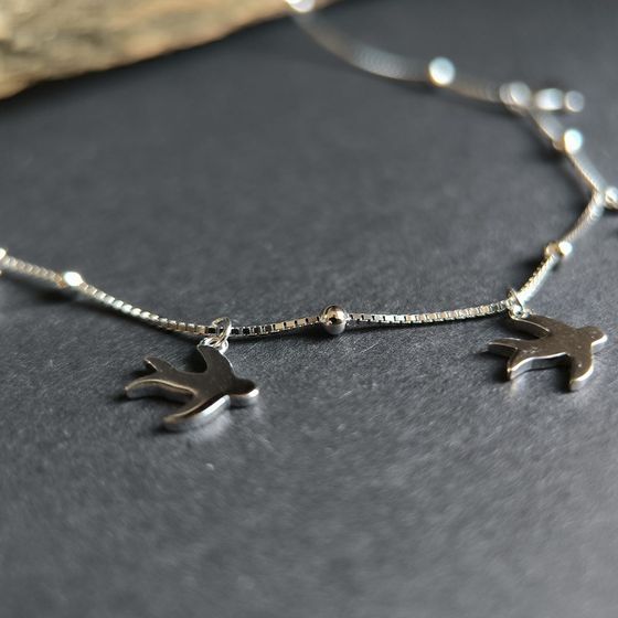 Срібне кольє без каменів