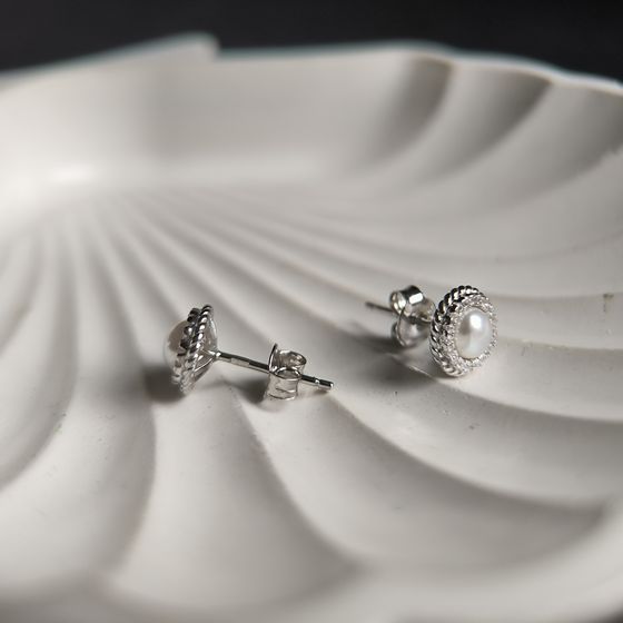 Silver earrings with pearls, fianites