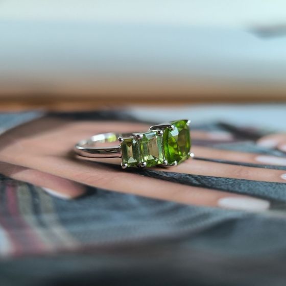 Silver ring with chrysolite