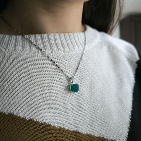 Silver pendant with phianites