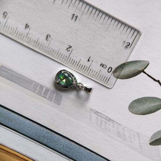 Silver pendant with a 0.555-carat mystic topaz