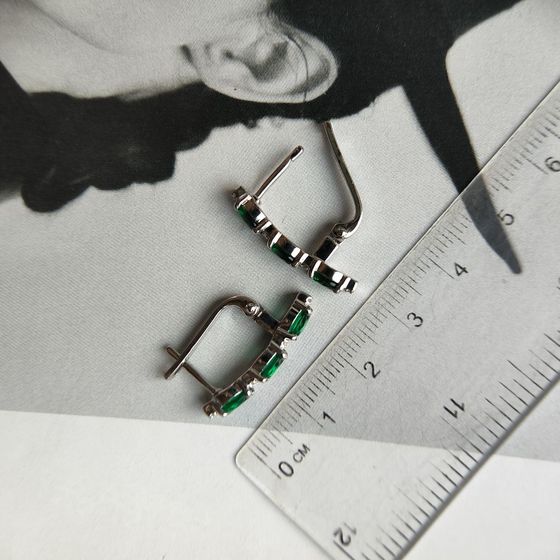 Silver earrings with a 2.114-carat nano emerald