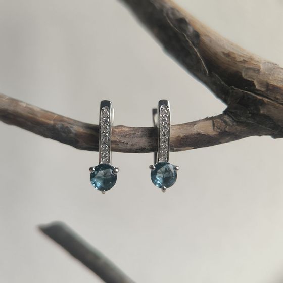 Серебряные серьги с топазом Лондон Блю 1.025ct