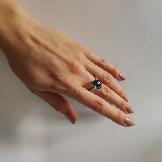 Серебряное кольцо с топазом Лондон Блю 4.84ct