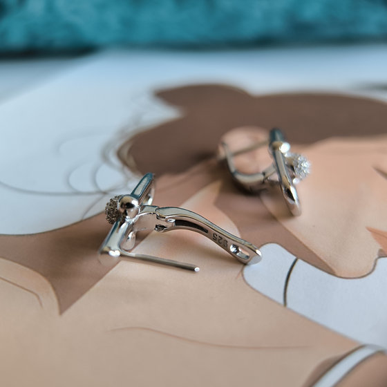 Серебряные серьги с фианитами