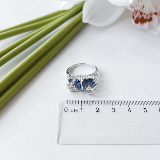 Silver ring with a 10.899-carat mystic topaz