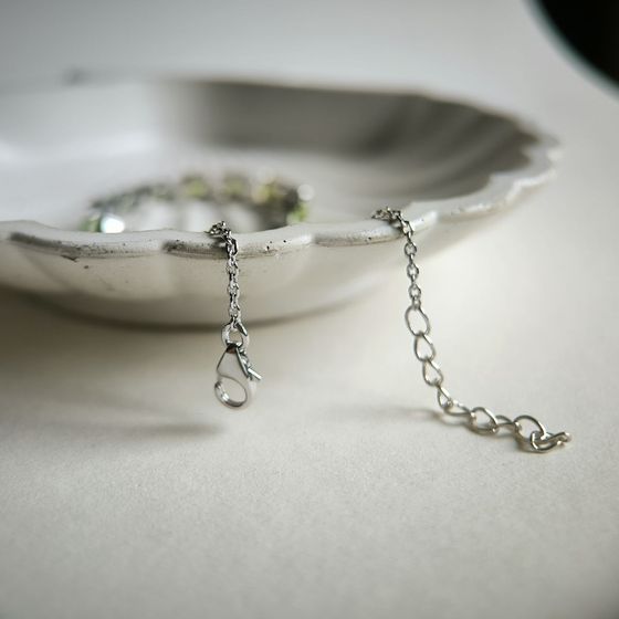 Silver bracelet with chrysolite