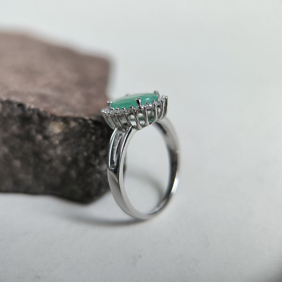 Silver ring with a 2.836-carat emerald and cubic zirconia