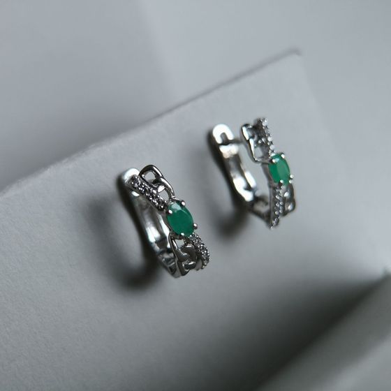 Срібні сережки зі смарагдом, фіанітами