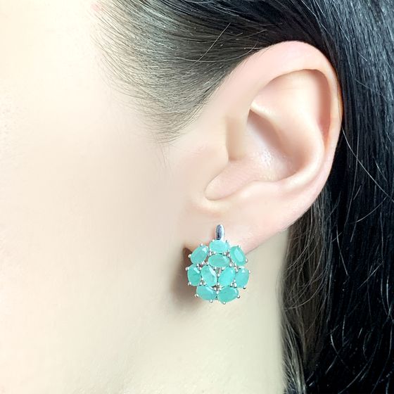 Silver earrings with a 2.192-carat emerald