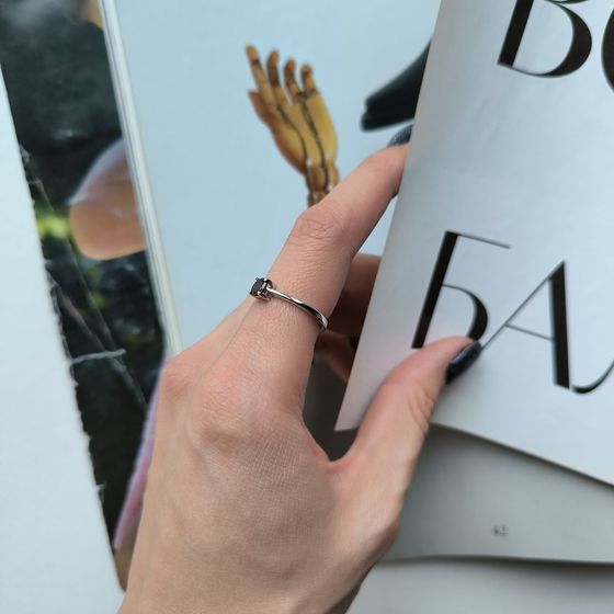 Серебряное кольцо с гранатом