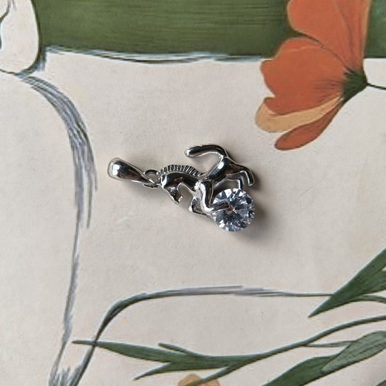 Серебряная подвеска с фианитами