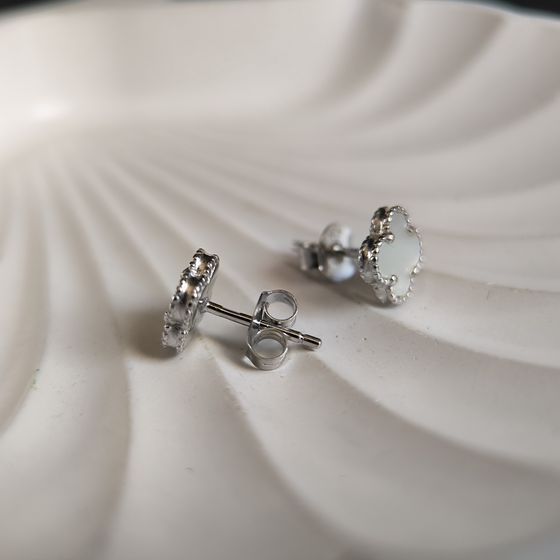 Silver earrings with mother-of-pearl