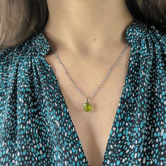 Silver pendant with a 2.338-carat chrysolite