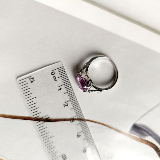 Silver ring with a 5.022-carat alexandrite