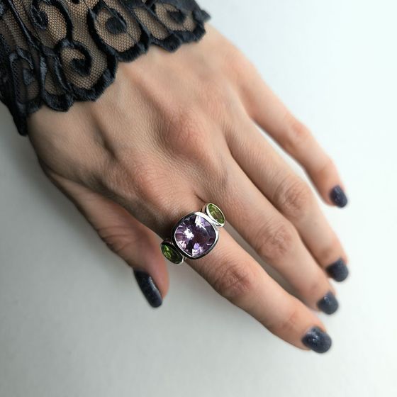 Silver ring with amethyst, chrysolite