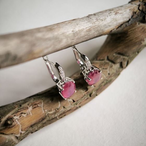 Серебряные серьги с рубином