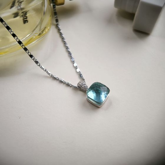 Серебряная подвеска с фианитами