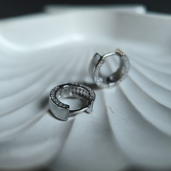 Срібні сережки з фіанітами, емаллю