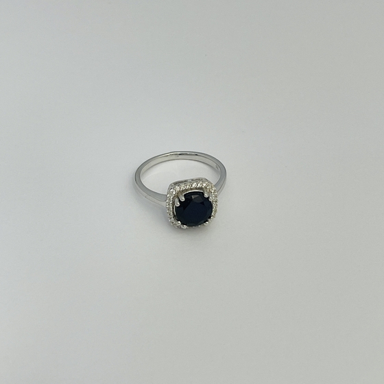 Срібна каблучка з сапфіром 2.865ct, фіанітами