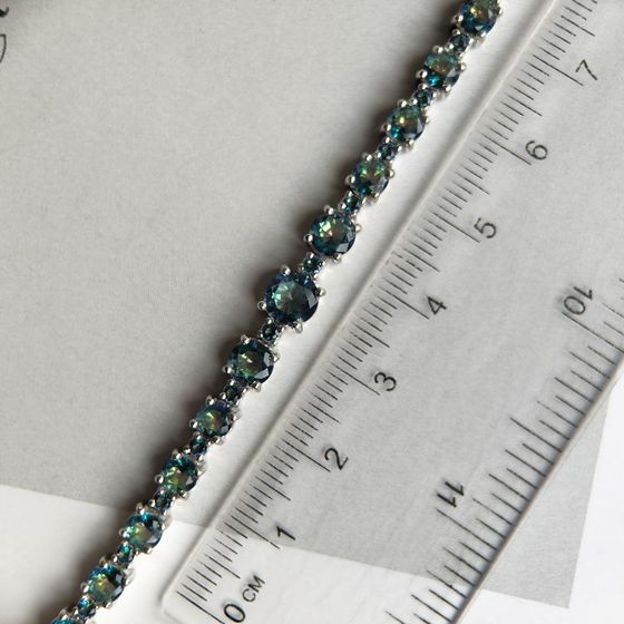 Silver bracelet with a 5.642-carat mystic topaz
