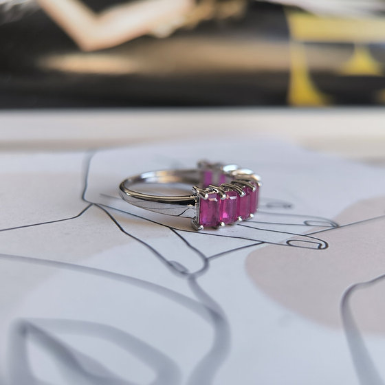 Серебряное кольцо с рубином 3.552ct