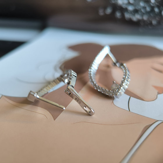 Серебряные серьги с фианитами