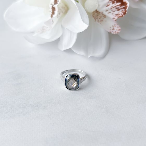 Silver ring with a 4.186-carat mystic topaz