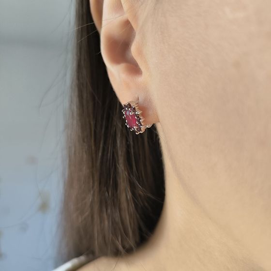 Silver earrings with a 3.225-carat ruby and garnet