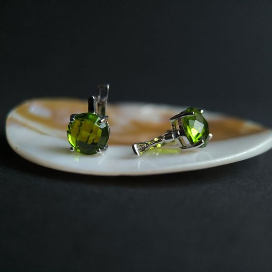 Silver Earrings with Chrysolite (5.214 ct)