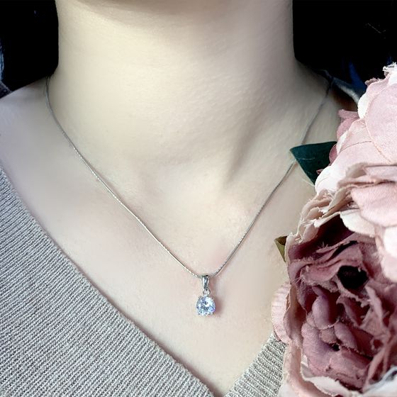Silver pendant with phianites