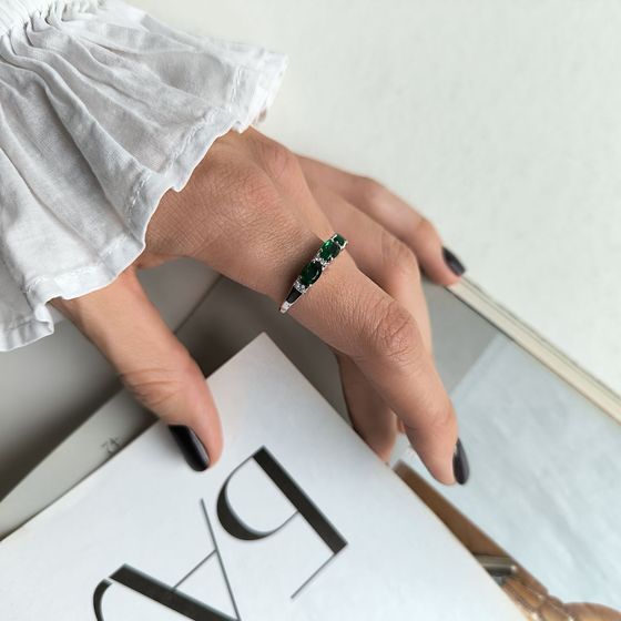Silver ring with a 1.136-carat emerald