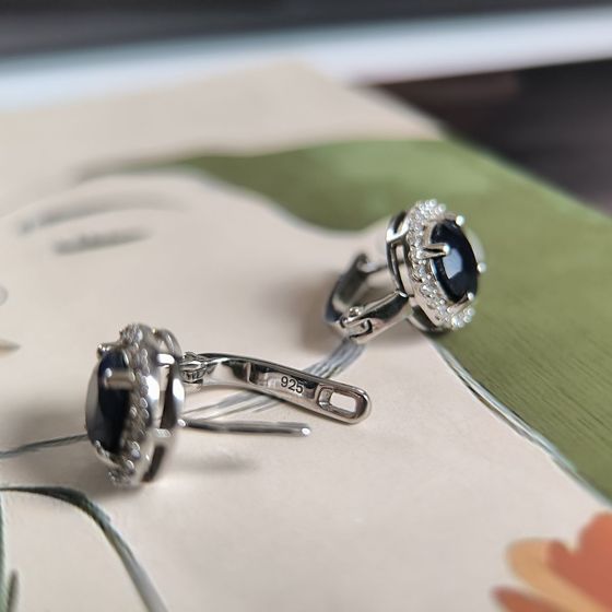 Срібні сережки з сапфіром 5.916ct, фіанітами