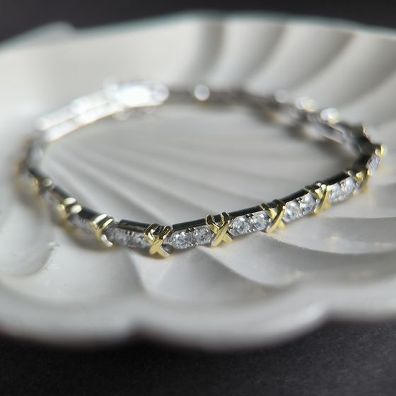 Silver bracelet with phianites