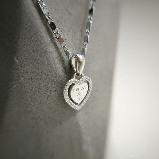 Silver pendant with phianites
