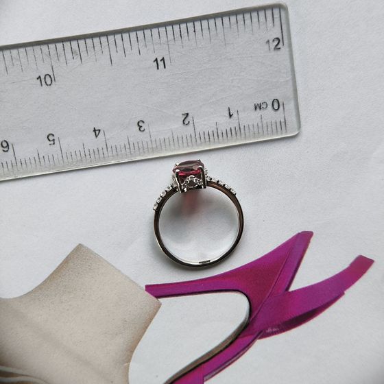 Серебряное кольцо с гранатом nano, фианитами